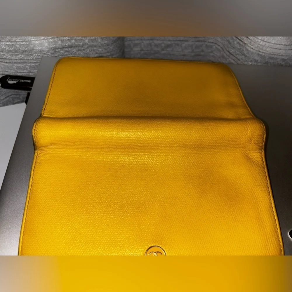 Chanel caviar CC logo wallet